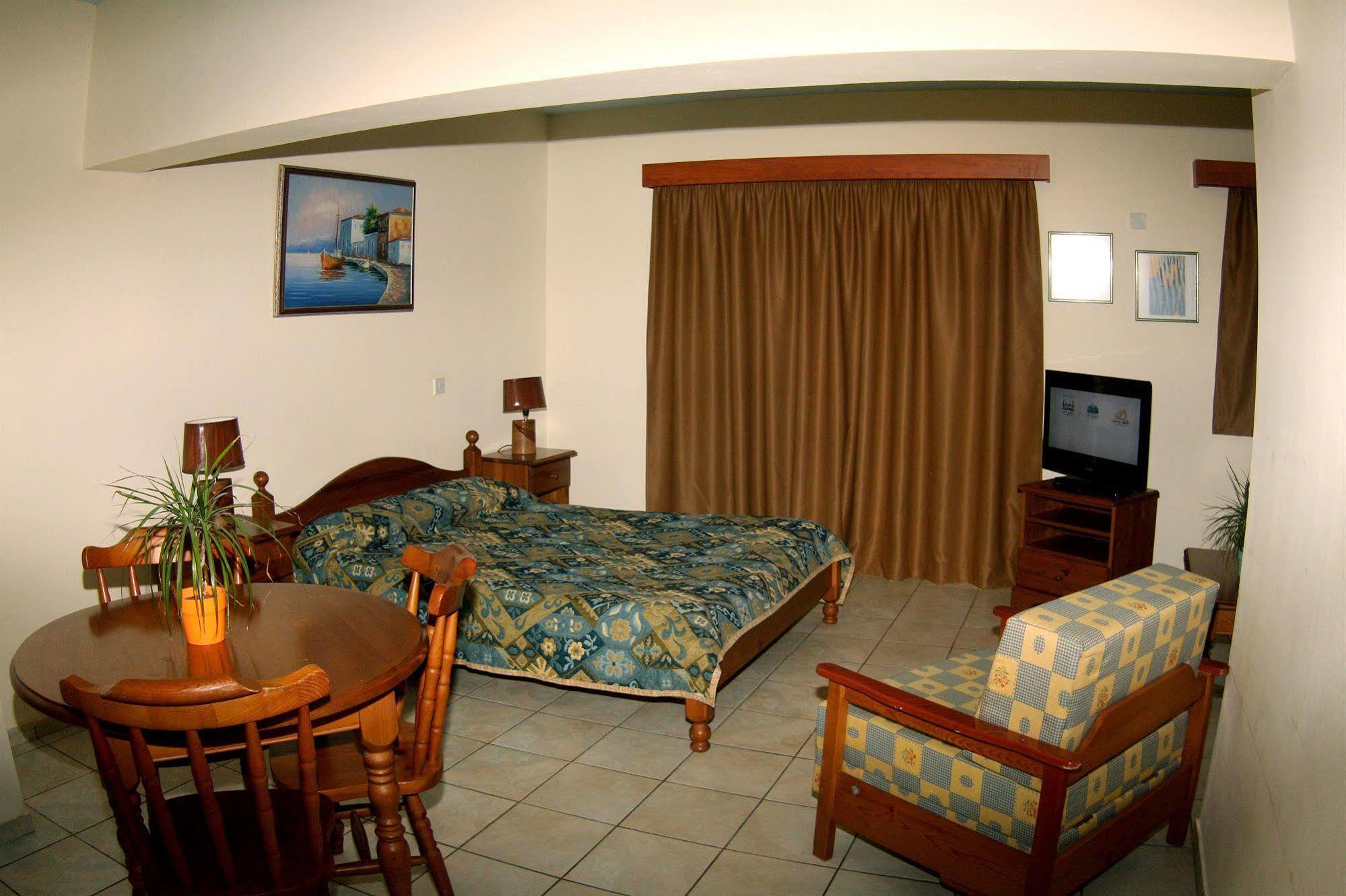 Palm Sea Beach Hotel Apartments Larnaka Exterior foto