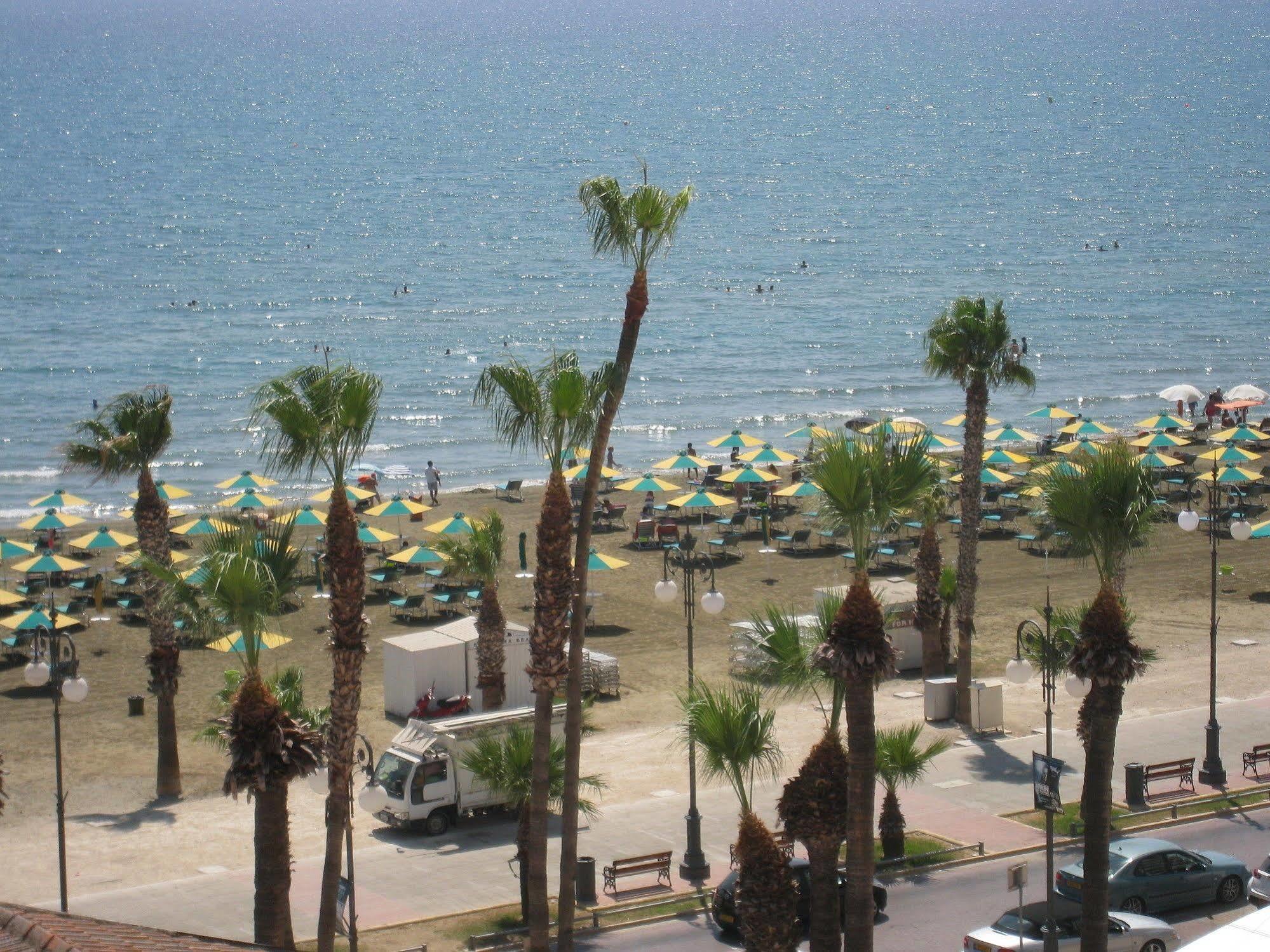 Palm Sea Beach Hotel Apartments Larnaka Exterior foto