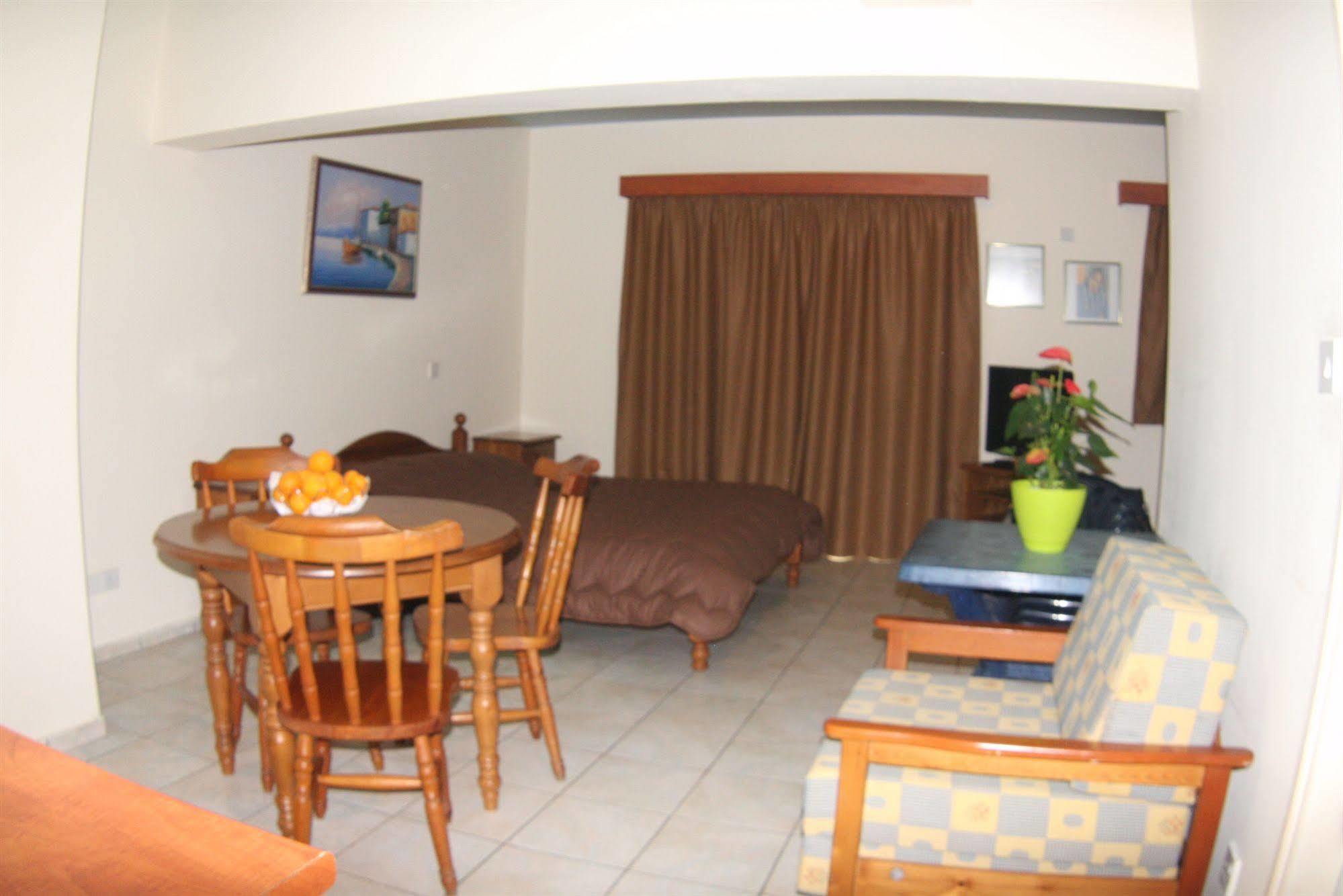 Palm Sea Beach Hotel Apartments Larnaka Exterior foto