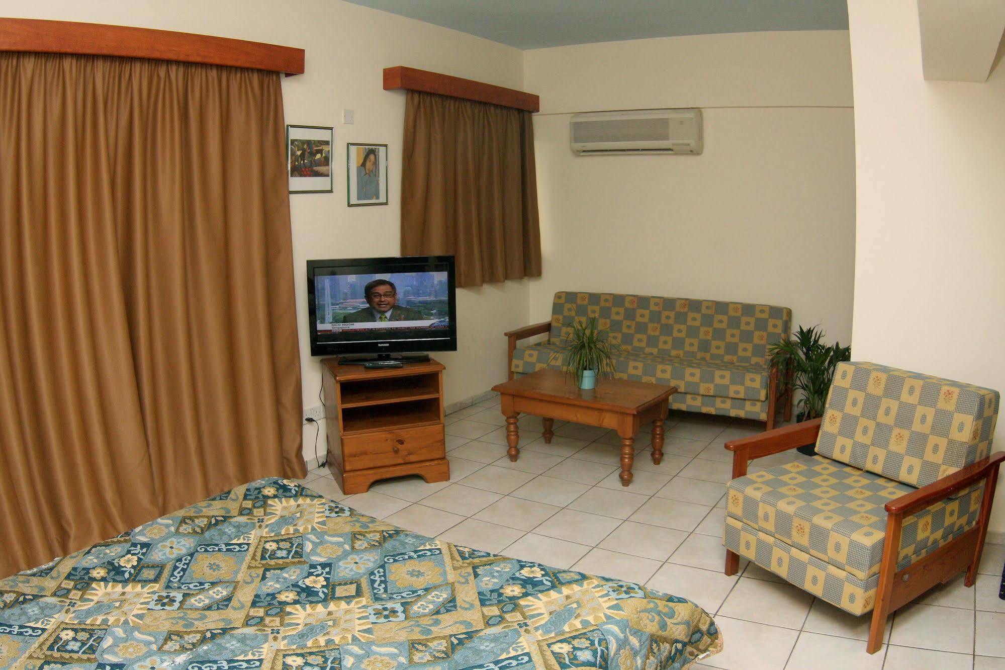 Palm Sea Beach Hotel Apartments Larnaka Exterior foto